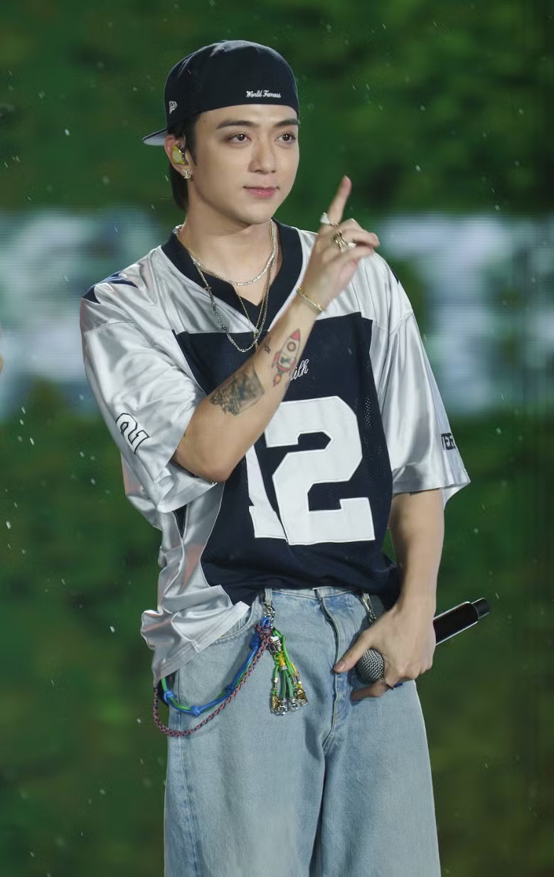 Nỗ lực hát live của 32 ca sĩ trước 50.000 khán giả - 13