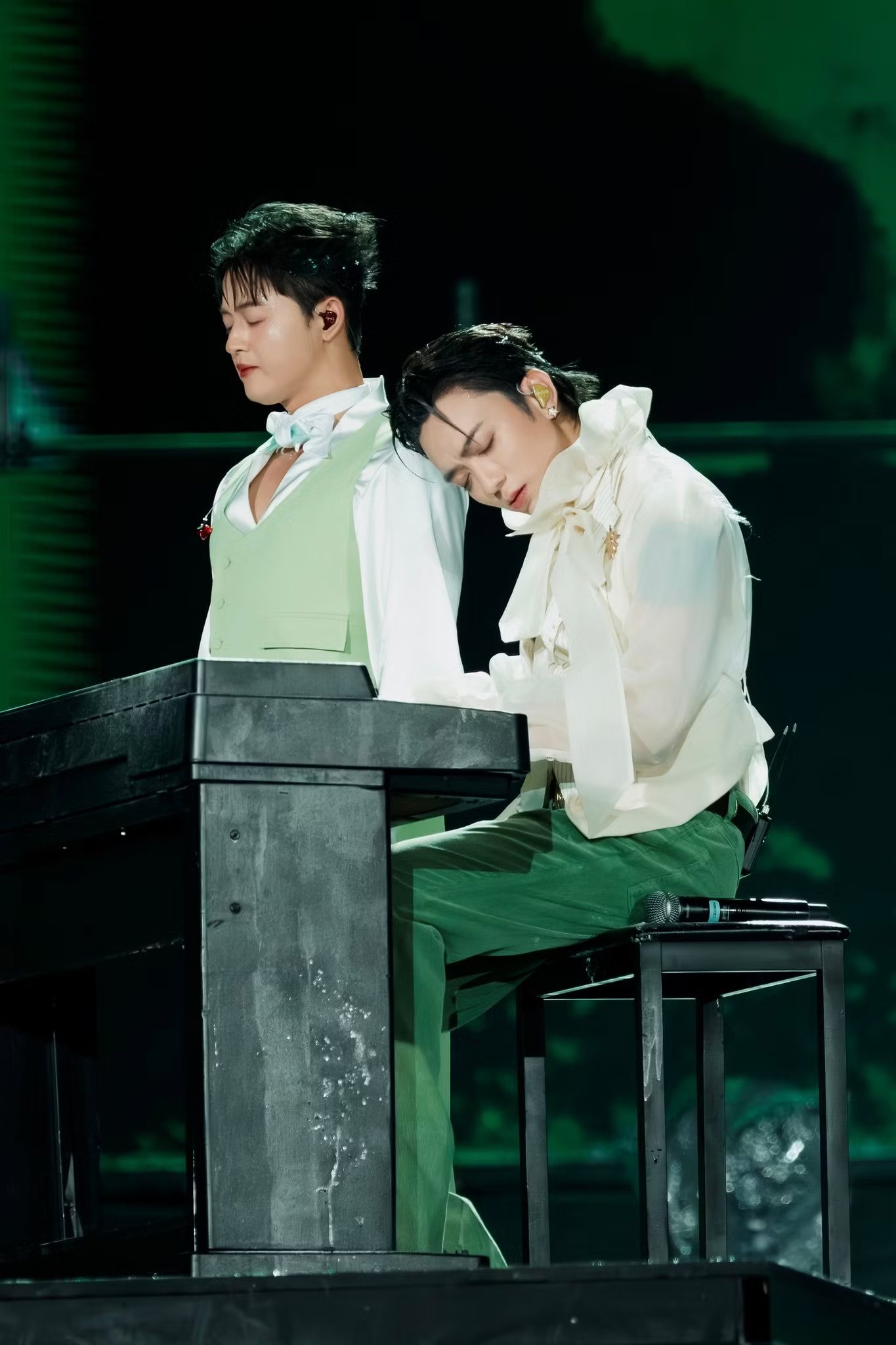 Nỗ lực hát live của 32 ca sĩ trước 50.000 khán giả - 14