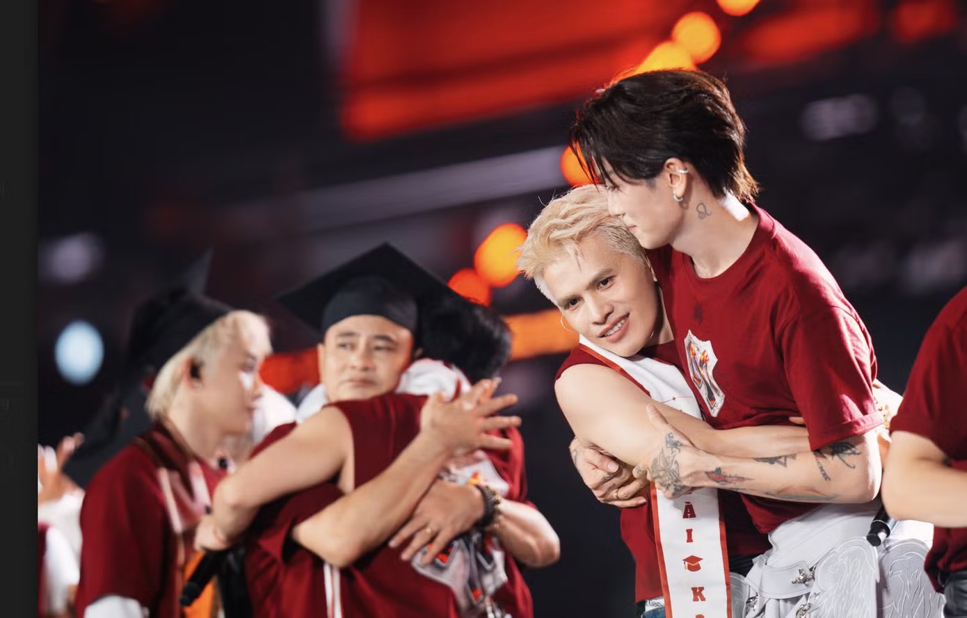 Nỗ lực hát live của 32 ca sĩ trước 50.000 khán giả - 17