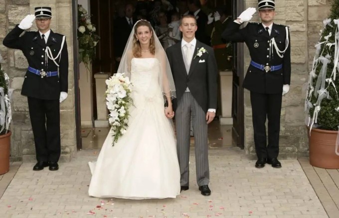 Những cuộc ly hôn gây chú ý trong hoàng gia thế giới - 7