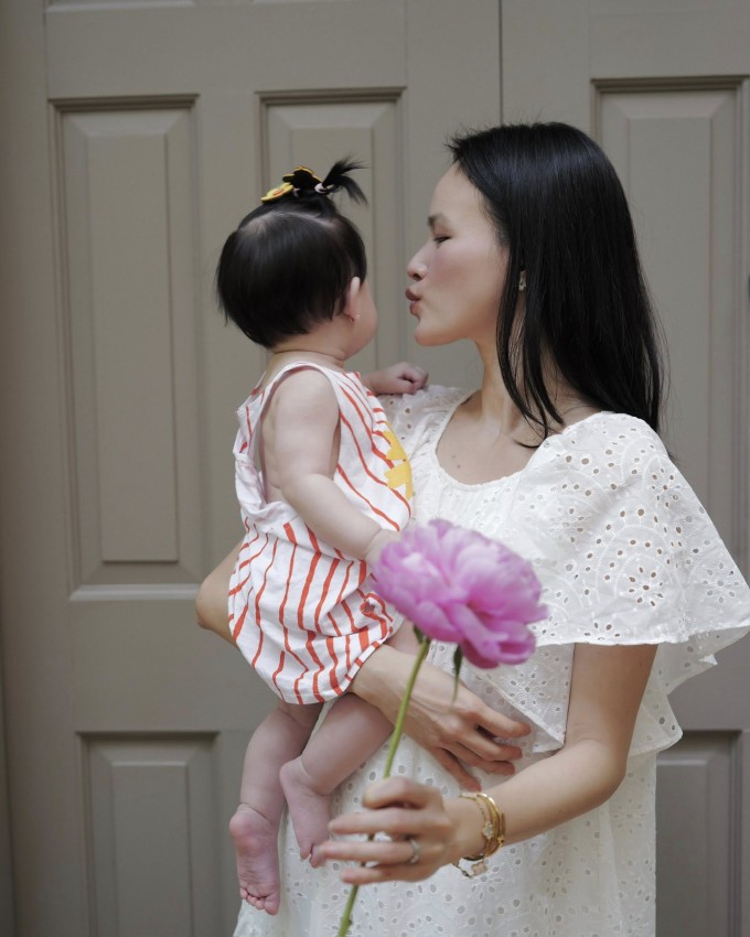 Ảnh sao 27/4: Tăng Thanh Hà được khen trẻ 'không tuổi' - 9