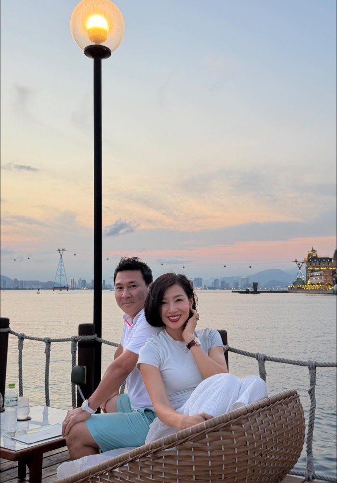 Ảnh sao 27/4: Tăng Thanh Hà được khen trẻ 'không tuổi' - 11