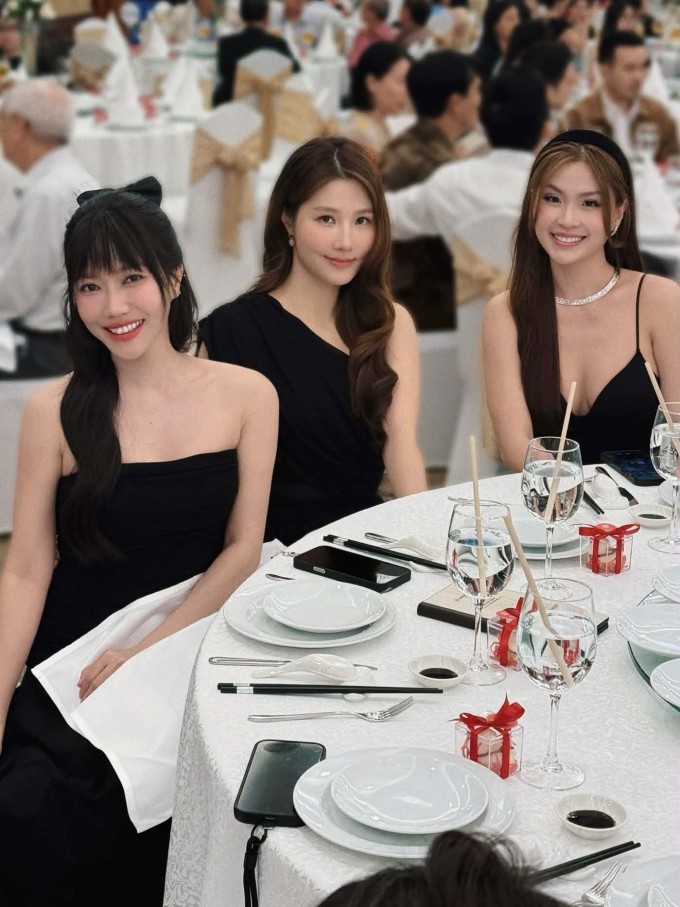 Ảnh sao 27/4: Tăng Thanh Hà được khen trẻ 'không tuổi' - 4