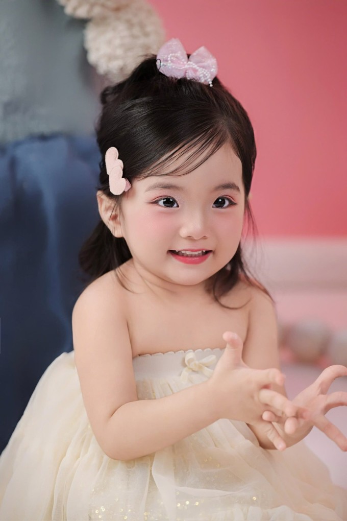 Ảnh sao 27/4: Tăng Thanh Hà được khen trẻ 'không tuổi' - 2