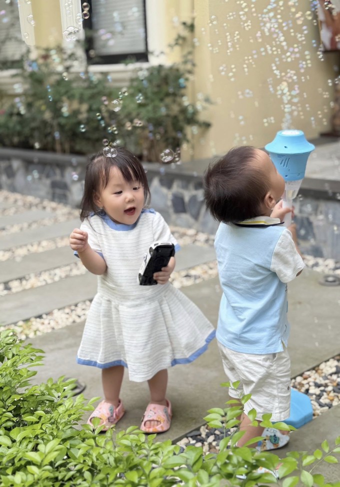 Phương Oanh khen con trai 2 tuổi 'nghiêm túc và trách nhiệm' - 4