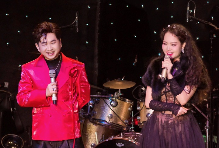 Ca sĩ Bằng Cường bên bà xã Bảo Anh.