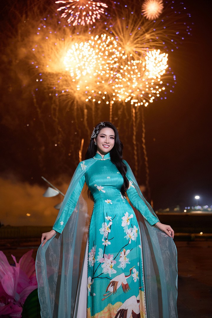 Phan Thị Mơ xuất hiện trong vai trò trình diễn ở các đại cảnh của chương trình. Người đẹp sinh năm 1990 cho biết cô hào hứng khi được góp mặt trong một tổng thể mang đậm màu sắc văn hóa, lịch sử – nơi mỗi tiết mục đều là mảnh ghép góp phần tái hiện bức tranh truyền thống dân tộc.