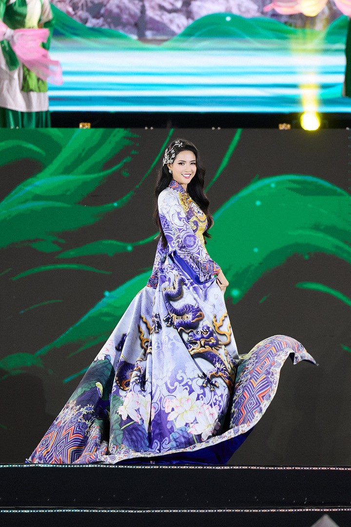 Khi được hỏi về cảm xúc khi góp mặt trong chương trình, Hoa hậu Phan Thị Mơ cho biết cô cảm thấy vinh dự khi được trở thành một phần của một sự kiện văn hóa, nghệ thuật quy mô lớn.