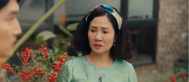 Bà Diện bực tức khi con trai không làm theo ý muốn của bà. Ảnh VTV