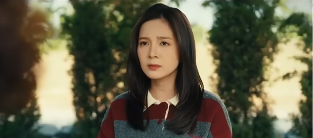 Mai bị bà Diện trách móc vì tỏ ra thân thiết với Trung khi đi lên thành phố. Ảnh VTV