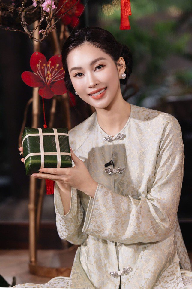 Để sở hữu làn da đẹp như vậy, Hoa hậu Việt Nam 2012 phải rất kỹ tính trong việc chăm sóc da. Đặng Thu Thảo rất chú trọng các bước dưỡng ẩm, khóa ẩm vào cuối ngày để da có điều kiện tái tạo, đồng thời giúp da mềm mại, căng bóng khi thức dậy.