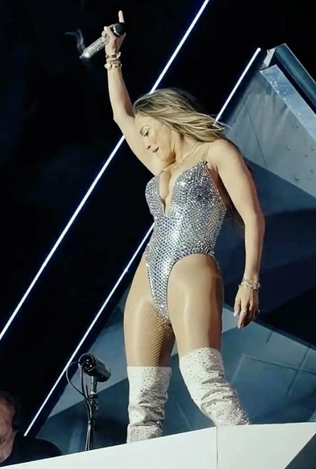 Jennifer Lopez trên sân khấu Coachella hôm 11/4. Ảnh: Coachella