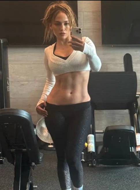 Jennifer Lopez với thân hình đẹp như tạc. Ảnh: Instagram