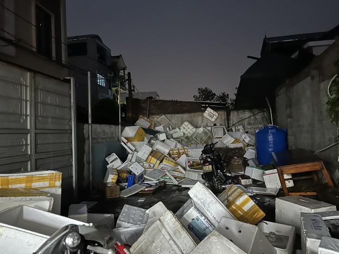 Mái nhà dân ở xã Xuân Mai bị thổi bay do mưa giông. Ảnh: Minh Quyên