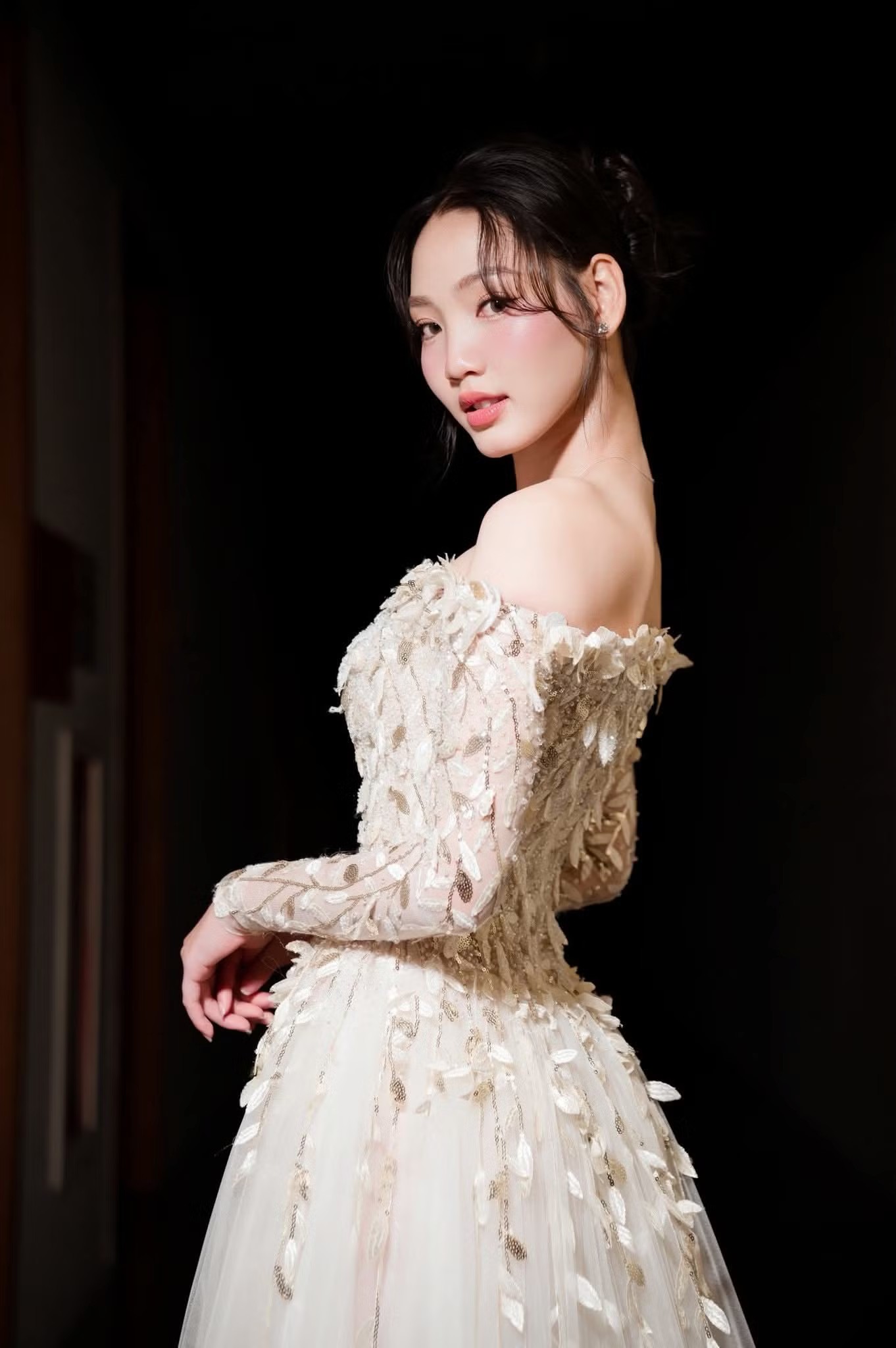 Diễn viên 18 tuổi vượt mặt hết nàng thơ, ngọc nữ Việt Nam - 2