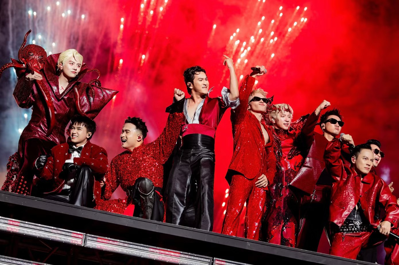 Nỗ lực hát live của 32 ca sĩ trước 50.000 khán giả - 2