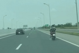 Vụ hai cô gái đi xe máy ngược chiều trên cao tốc: Cảnh sát xử phạt cả chủ xe