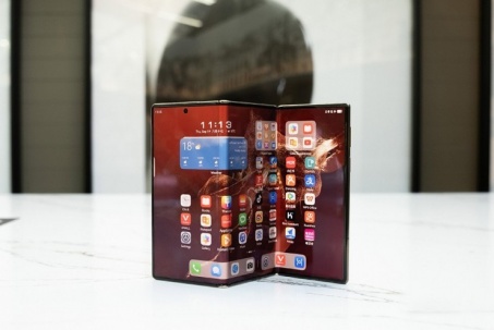 Huawei Mate XT 2 sẽ có pin lớn hơn, bản lề bền bỉ hơn