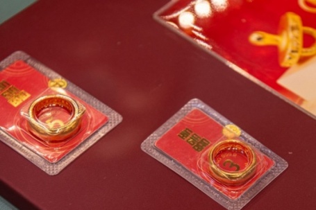 Giá vàng rời đỉnh, mua vào còn 165 triệu đồng, người tích sản đứng ngồi không yên