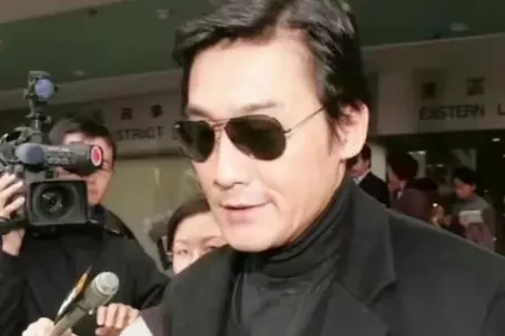 Kỷ lục vô tiền khoáng hậu của người đàn ông gợi tình nhất Hong Kong