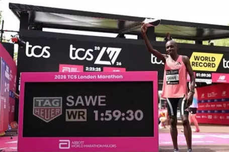 Sabastian Sawe: Từ cậu bé trốn thi đấu đến người phá vỡ 'bức tường marathon 2 giờ'