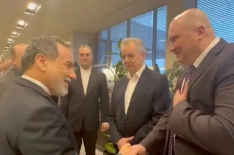 Chiến sự Trung Đông ngày 27-4: Iran nói Mỹ "hết bài", ám chỉ eo biển Bab el-Mandeb