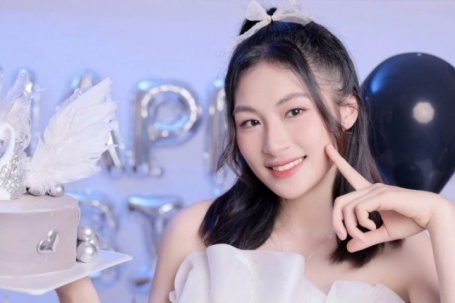 Hoa khôi bóng chuyền hội làng cao 1m80 gây sốt ở Cúp Hùng Vương