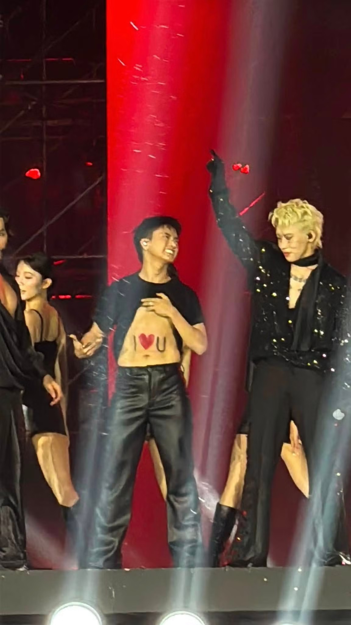 Nỗ lực hát live của 32 ca sĩ trước 50.000 khán giả - 5