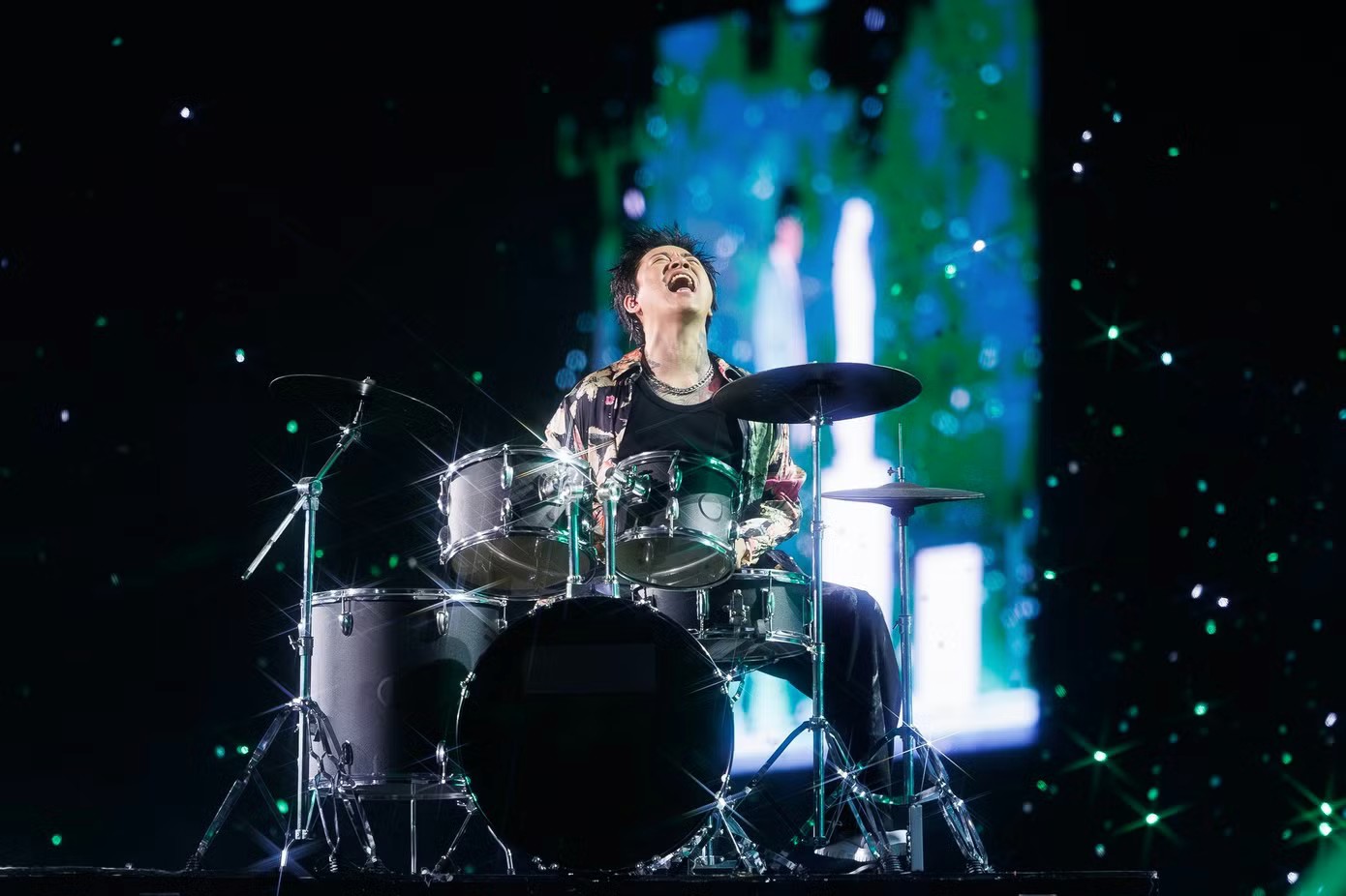 Nỗ lực hát live của 32 ca sĩ trước 50.000 khán giả - 9