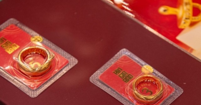 Giá vàng rời đỉnh, mua vào còn 165 triệu đồng, ...