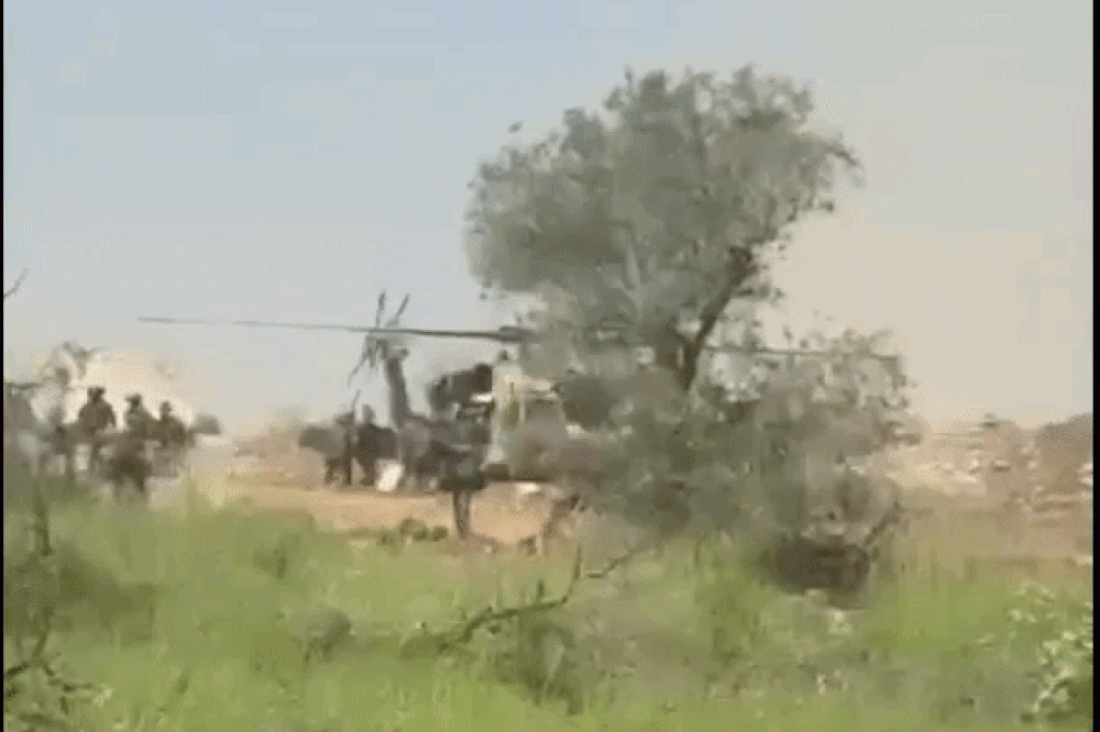 UAV phát nổ gần vị trí chiếc trực thăng Israel đậu. Ảnh: I24News của Israel