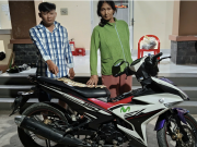 Con trai chở mẹ đi cướp giật gây phẫn nộ