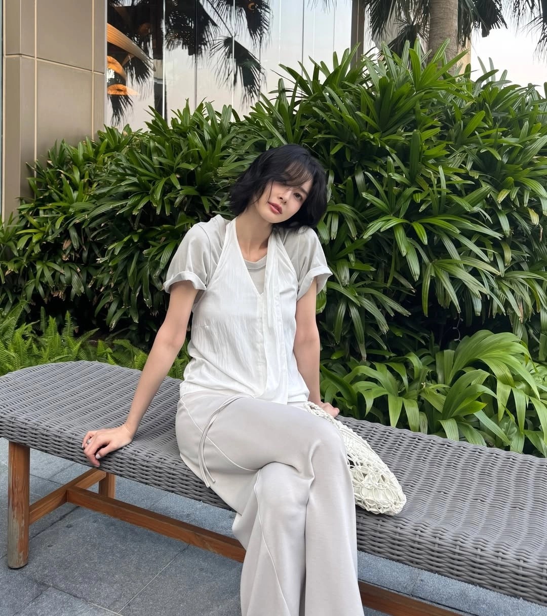 Sao Hàn gây sốt với bộ ảnh 'Ngày hè Đà Nẵng' - 9