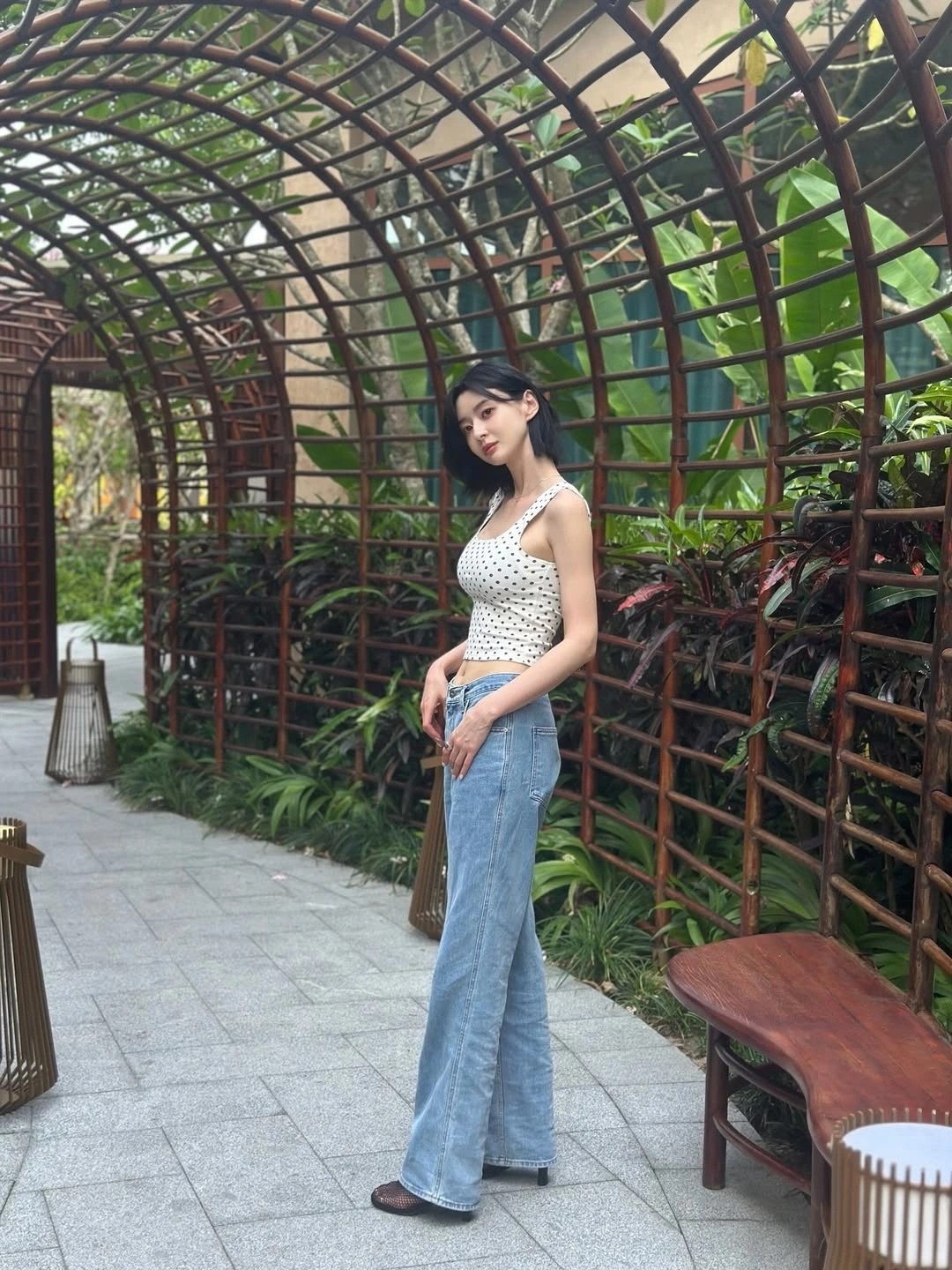 Sao Hàn gây sốt với bộ ảnh 'Ngày hè Đà Nẵng' - 10