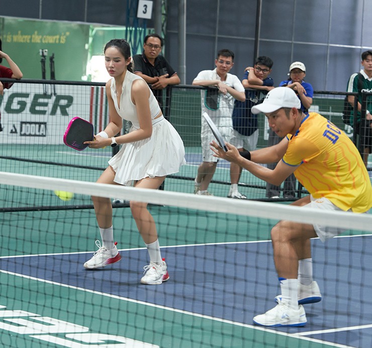 Giải tranh tài ở 4 nội dung gồm đôi nam nữ trình độ 4.6, đôi hỗn hợp 5.5, đôi Kol hỗn hợp và đôi hỗn hợp 8.0. Trong đó, đôi Kol hỗn hợp là nội dung thú vị được quan tâm nhiều nhất. Bởi&nbsp;lẽ, đây là nội dung thi đấu mà mỗi đội là sự kết hợp giữa một Celeb, Kol hoặc doanh nhân và một tay vợt chuyên nghiệp.