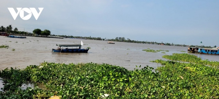 Lực lượng cứu hộ tìm thi thể 2 nạn nhân đuối nước