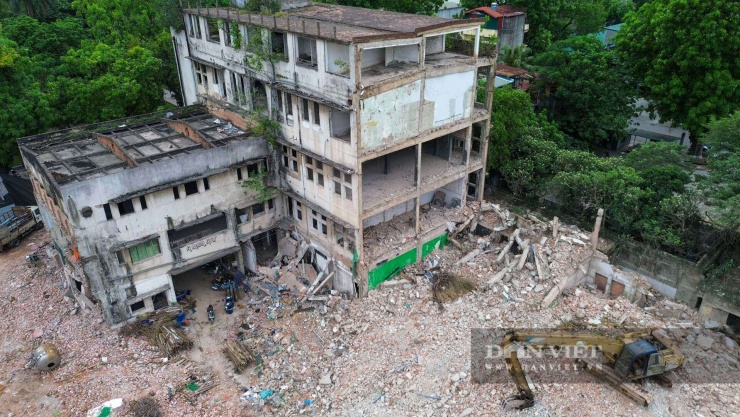 Việc san phẳng khu đất xí nghiệp cũ này cũng chính thức khép lại những tàn tích cuối cùng của khu tổ hợp giải trí đình đám một thời Zone 9.