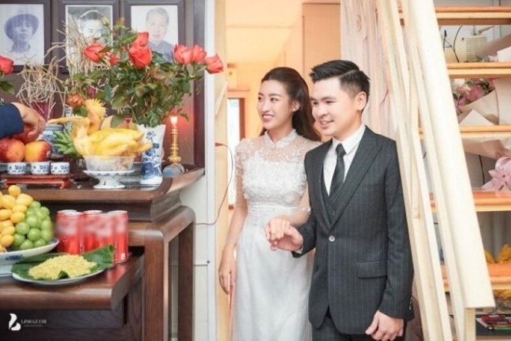 Đỗ Mỹ Linh sinh ra và lớn lên trong căn nhà tập thể tại phố Hàng Đào, mang vẻ đẹp hoài niệm, giản dị.&nbsp;