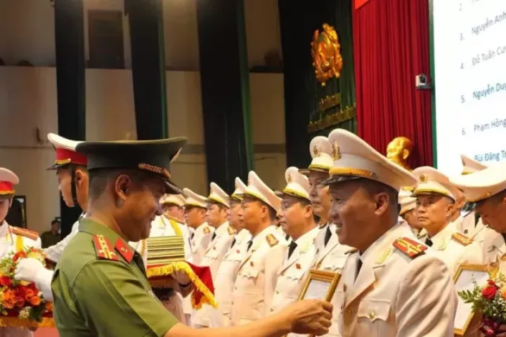 146 cán bộ Công an Hà Nội được thăng cấp bậc hàm thượng tá