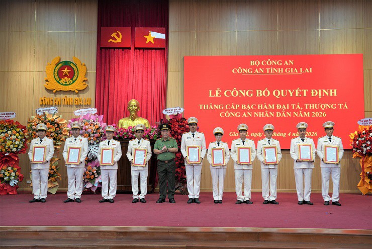Bộ Công an thăng hàm đại tá cho 21 cán bộ Công an tỉnh Gia Lai