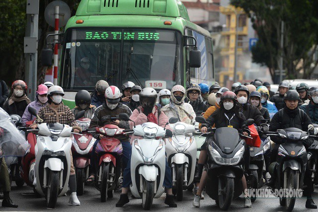 Gió mùa đông bắc khiến nền nhiệt miền Bắc giảm sâu. Ảnh: Tuấn Anh