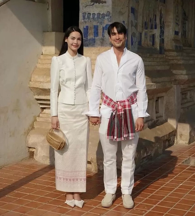 Cặp sao diện trang phục truyền thống Thái. Ảnh: Instagram