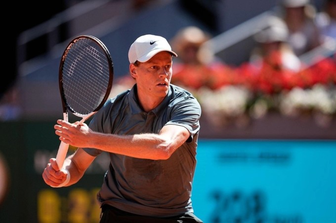 Sinner trong trận gặp Moller ở vòng ba Madrid Mở rộng, trên sân Manolo Santana, tổ hợp quần vợt Caja Majica, Madrid, Tây Ban Nha hôm 27/4. Ảnh: Reuters