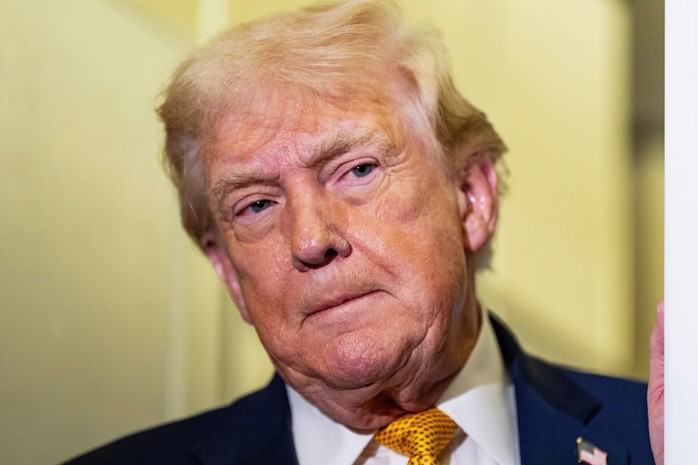 Ông Donald Trump bất ngờ tiết lộ "Iran đang sụp đổ" và muốn mở lại Hormuz ngay - 1