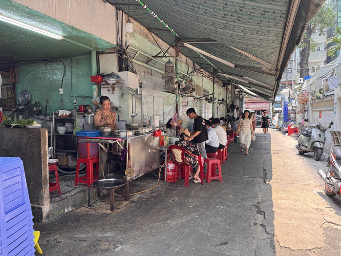 Nhiều hàng quán vẫn "neo" giá&nbsp;