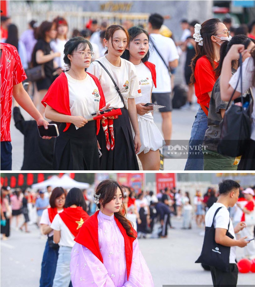 Nhiều bạn trẻ tinh thần phấn chấn, rạng rỡ với áo in hình cờ đỏ sao vàng và cờ Tổ quốc trên tay, lan tỏa tinh thần yêu nước khi tới xem concert Quốc gia.