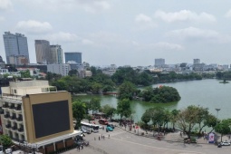 Góc nhìn 'độc lạ' của hai quảng trường ven hồ Hoàn Kiếm