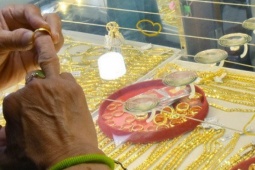 Giá vàng hôm nay, 28-4: Tiếp tục lao dốc