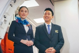 Tiếp viên hàng không tiết lộ sự thật đằng sau lời chào khi khách lên máy bay
