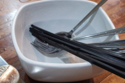 Cẩn trọng với cách dùng 5 dụng cụ nhà bếp 'quen mặt' này: Dùng sai cách có thể gây hại